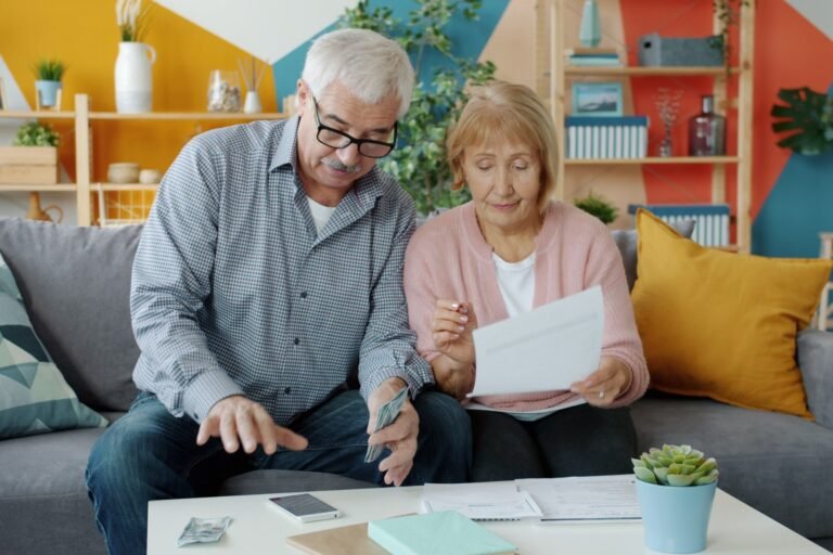 Requisitos legales de un hogar geriátrico en Colombia y cómo verificar su licencia